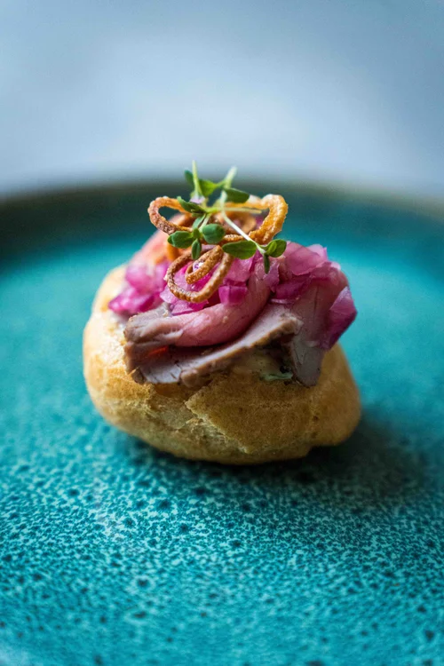 Vannbakkels med roastbeef