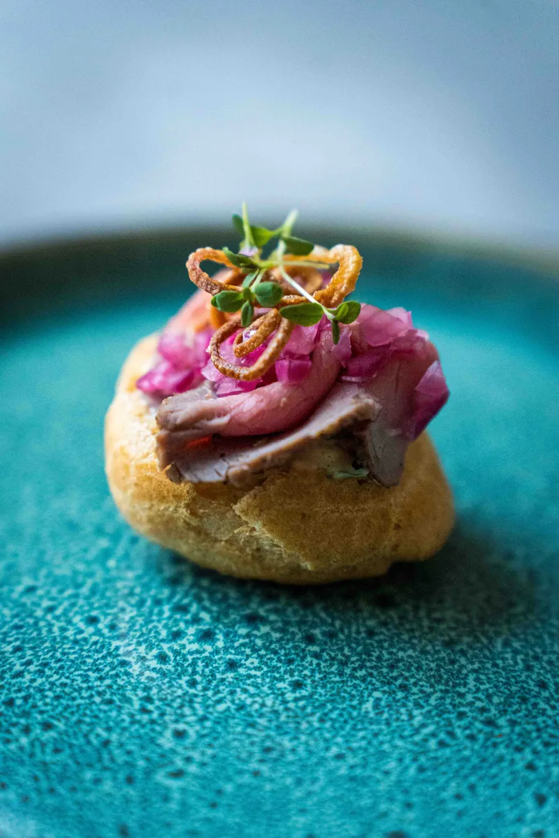 Vannbakkels med roastbeef