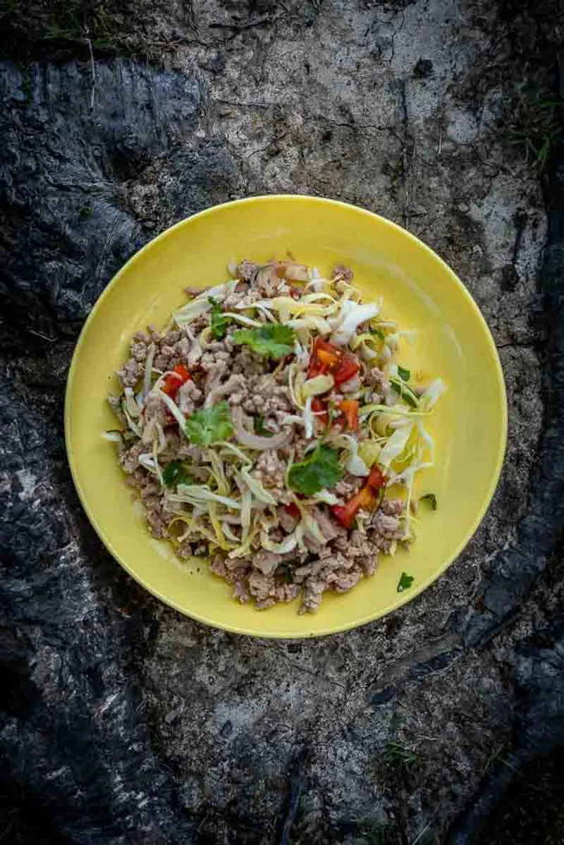 Larp Gai - kyllingsalat