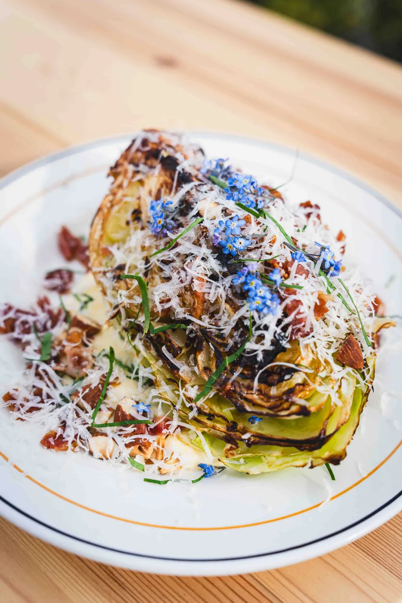 Sommerkål med parmesansaus