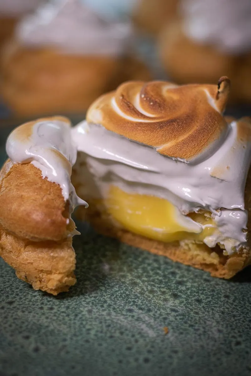 Vannbakkels med sitronkrem